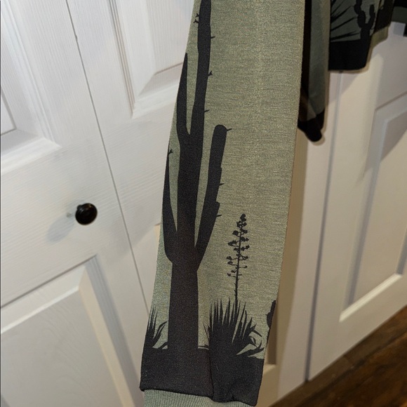 Olive Green Cactus Print Crop Top - Picture 3 of 4